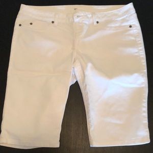 Bar III white Bermuda Shorts XL